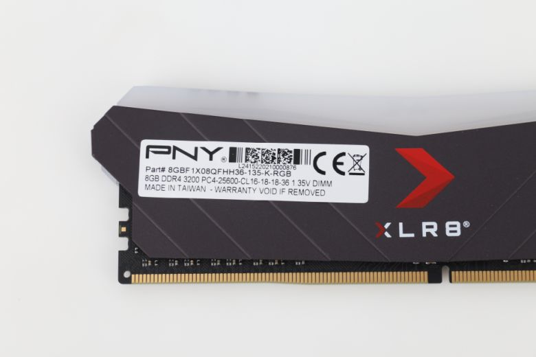 이번에 리뷰할 모델은 16GB(8GB x2) 제품이다.