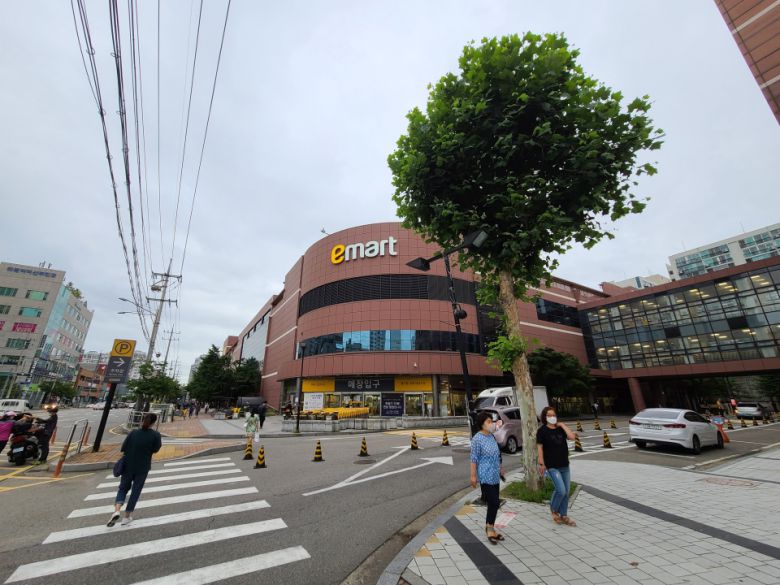 초광각 렌즈를 사용했을 때의 사진이다. 확연히 더 넓은 풍경을 담을 수 있음을 알 수 있다.