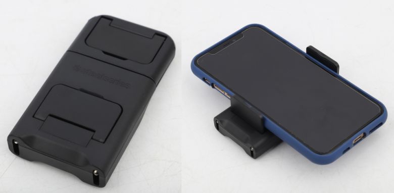 님버스+에 동봉되는 아이폰 마운트는 접이식 구조를 지녔다.