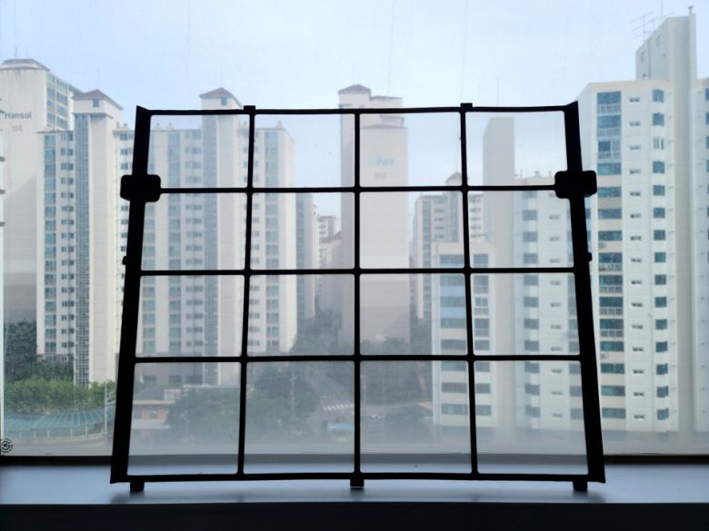 맨 앞의 극세필터가 큰 먼지를 제거해준다.