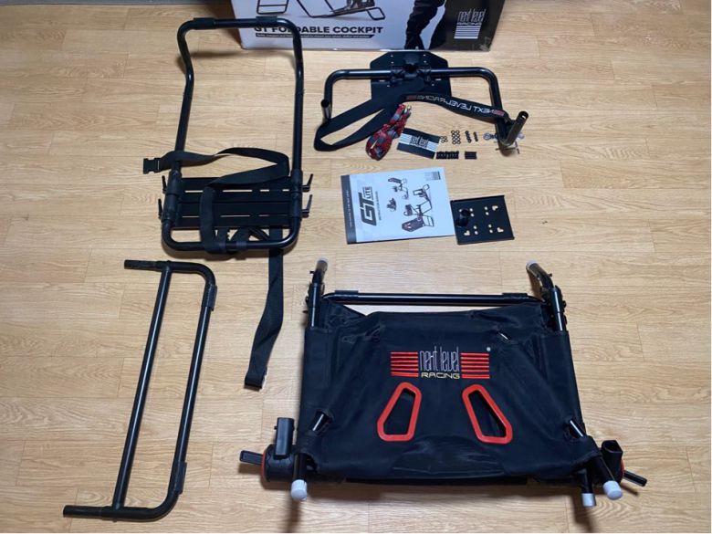 제품의 전체 구성품이다. 조립에 필요한 모든 공구가 제공되기 때문에 별도의 공구는 필요하지 않다.