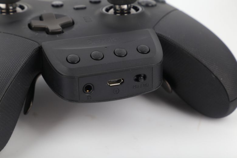 기능 버튼과 ‘플랫폼 선택 스위치’가 더해져 더욱 직관적인 사용성을 제공한다.