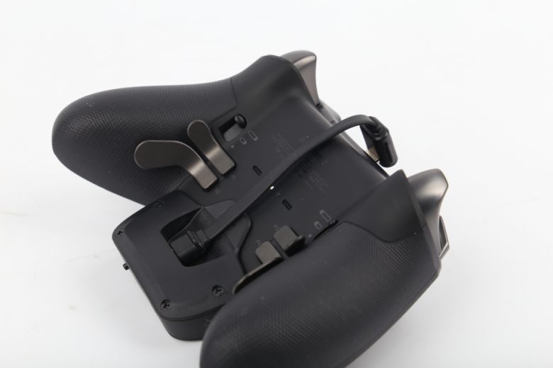 후면 패들 조작 시에도 간섭이 없도록 설계됐다.