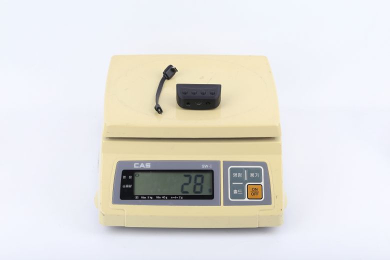 어댑터와 케이블의 무게는 28g에 불과하다.