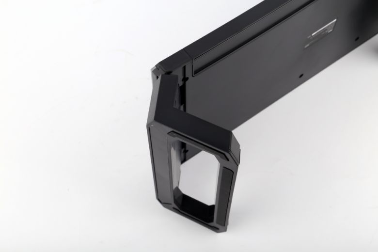 접이식 지지대로 가로 길이를 조절할 수 있다.