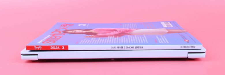 두께는 15.5mm로 smartPC사랑 3월호보다 조금 두꺼운 수준이다.