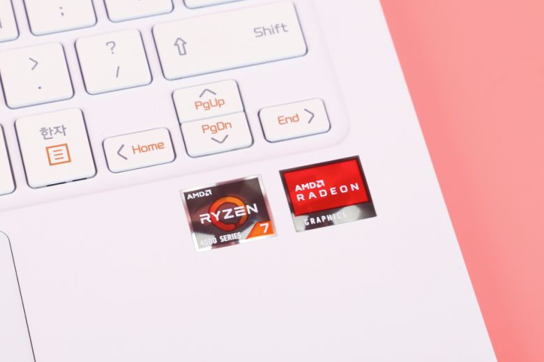 AMD 라이젠 4000 시리즈 CPU와 라데온 그래픽스를 내장했다.