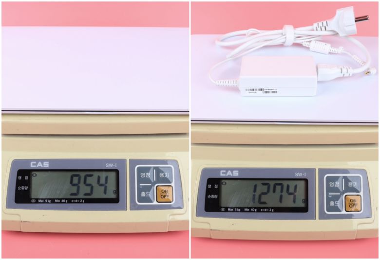 실제 무게를 측정하니 공식 스펙보다 가벼운 954g이었으며, 충전기까지 더해도 1,274g이다.