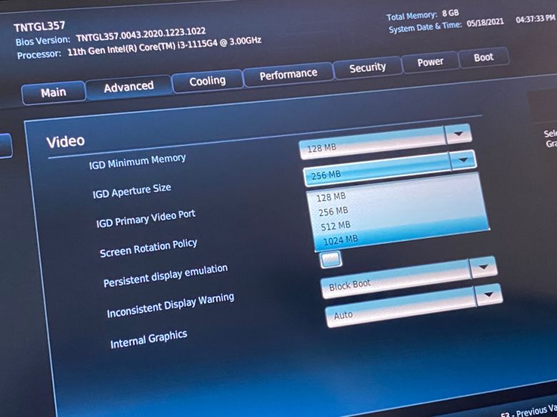 바이오스를 통해 VRAM 할당량을 설정할 수 있다.
