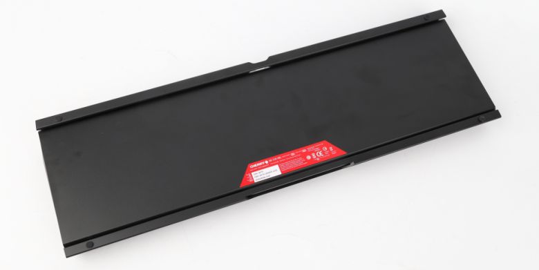 뒷면 역시 무나사 결합 구조로 깔끔하다.