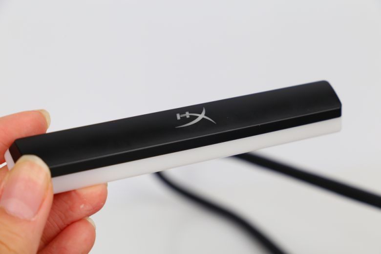 측면이 반투명 처리된 푸딩 키캡을 기본 장착했다.