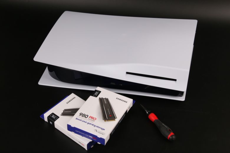 작은 사이즈의 십자 드라이버 외에는 별도의 준비물이 필요없다.