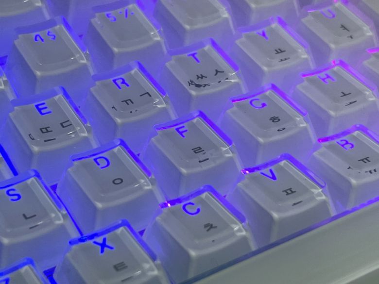 키캡도 RGB LED 확산에 특화됐다.