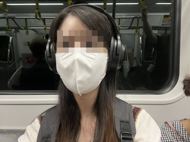 아이폰 기준 볼륨 40% 상태로 지하철에서 음악을 재생해보니, 차량 문이 열리고 닫히는 소리 외에는 외부 소리가 거의 들리지 않았다.