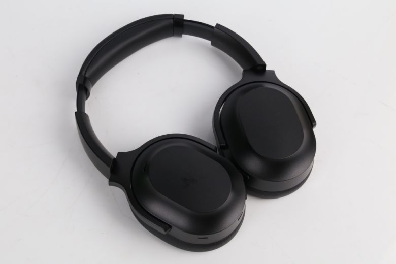 게이밍 헤드셋이라고는 도저히 믿기지 않는 디자인이다.