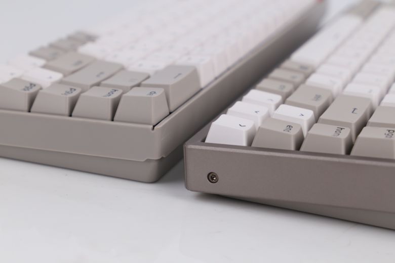 ABS 하우징 모델과 알루미늄 하우징 모델을 선택할 수 있다.