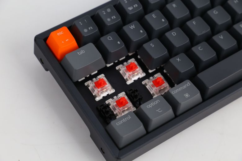 이번 기사에서 사용된 키보드에는 적축이 탑재됐다.