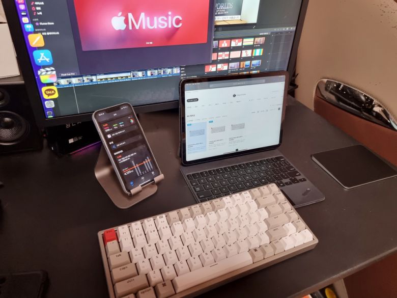 1:3 블루투스 멀티페어링을 지원해 스마트폰, 태블릿 PC, 노트북 등 다양한 IT 기기를 하나의 키보드로 쉽게 오가면서 사용할 수 있다.