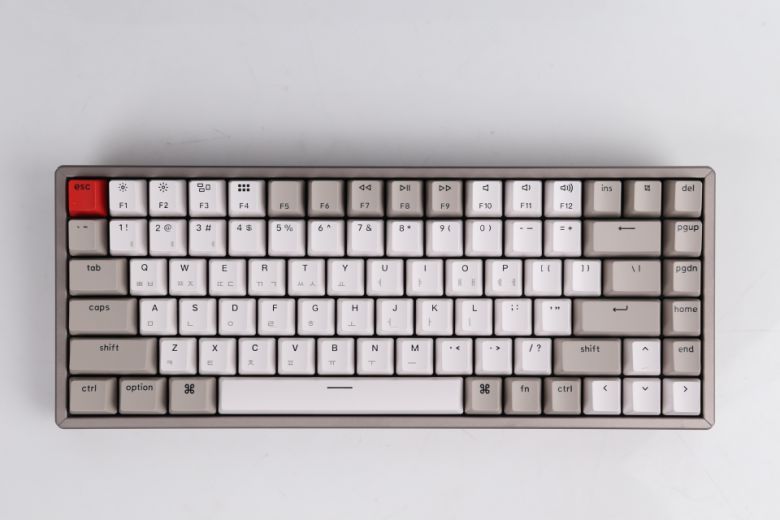 K2는 75% 텐키리스 폼팩터를 채택한 키보드다.