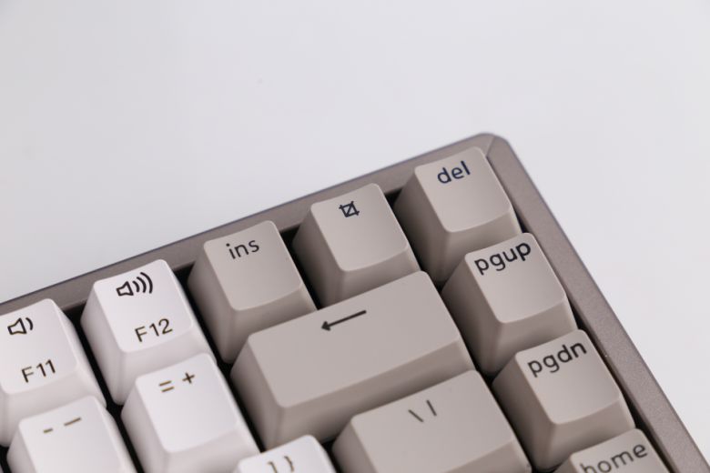 macOS에서 바로 화면을 캡처할 수 있는 키가 더해진 게 인상적이다.