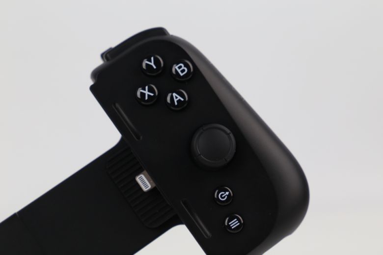 A,B,X,Y 버튼에는 기계식 스위치 버튼이 적용됐다.