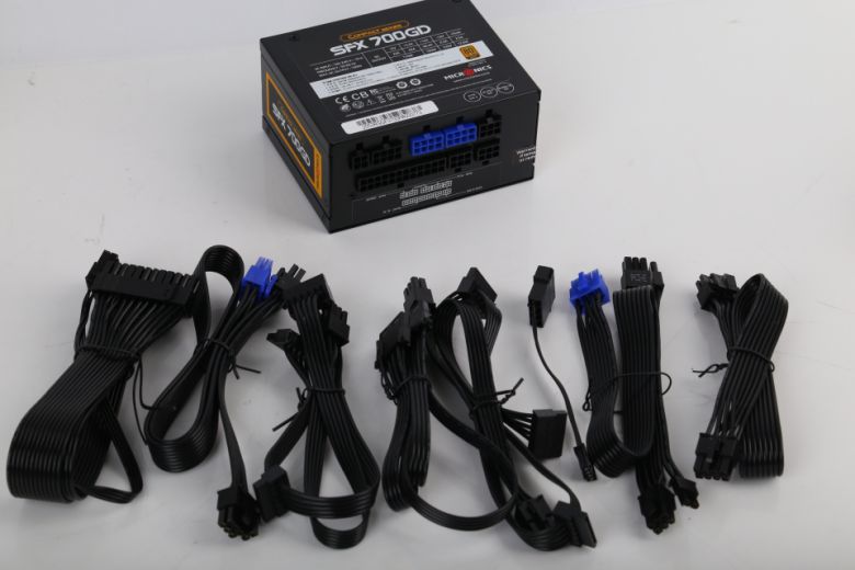 풀 모듈러 커넥터가 적용된 점에도 주목할 필요가 있다.