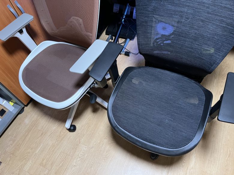 좌판의 위치도 체형에 맞게 조절할 수 있었는데, 조절 가능한 범위가 꽤나 넓었다.