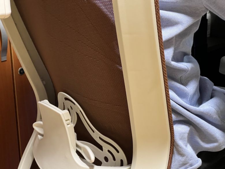 제대로 앉으면 허리의 통증이 줄었고 럼버 서포트가 없는 의자보다 훨씬 편안했다.