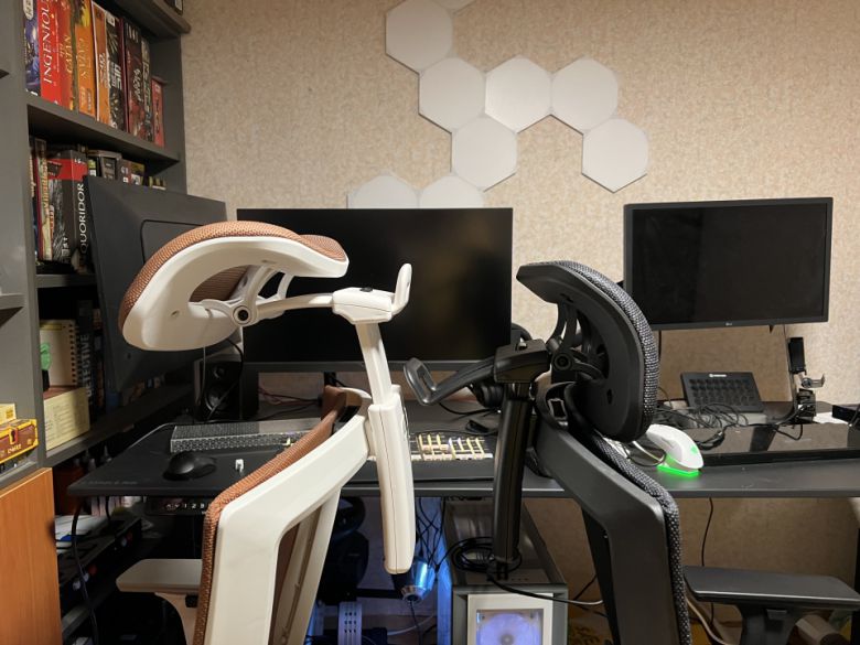 헤드레스트는 높낮이 조절, 각도 조절은 물론 깊이 조절까지 가능하다.