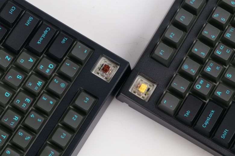 스위치는 게이트론 황축과 갈축을 선택할 수 있다.