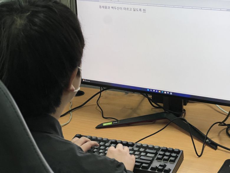 기본적으로 두 스위치 모두 정갈한 타건감을 제공하는 점이 인상적이다.