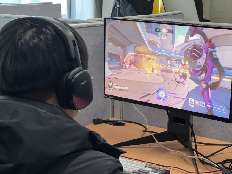 3D 오디오를 지원해 방향감과 입체감이 우수했으며, 마이크 모니터링 품질도 수준급이었다.