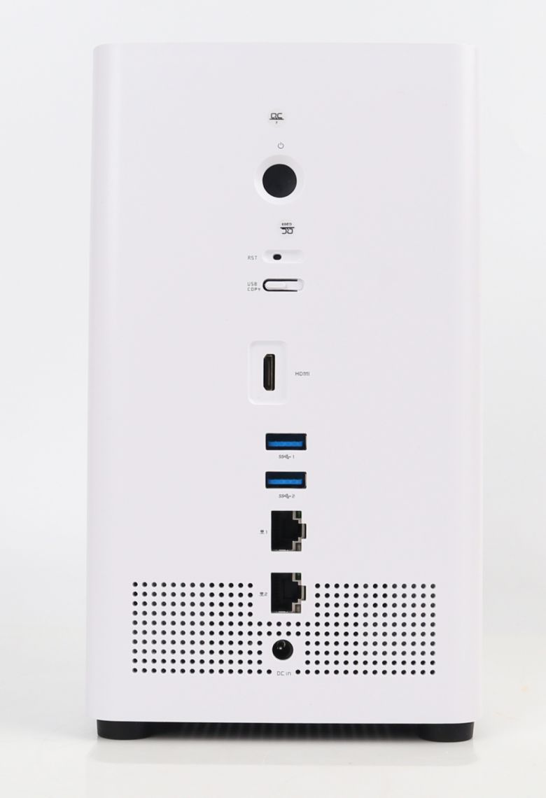 후면에는 입출력 단자가 있다.