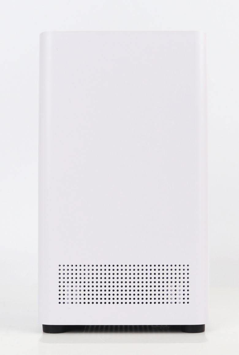 측면에는 내부 열기를 빼기 위한 통풍구가 있다.