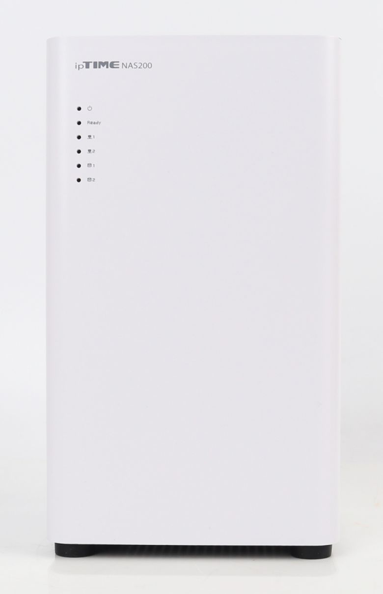 정면에는 상태 LED가 있다.