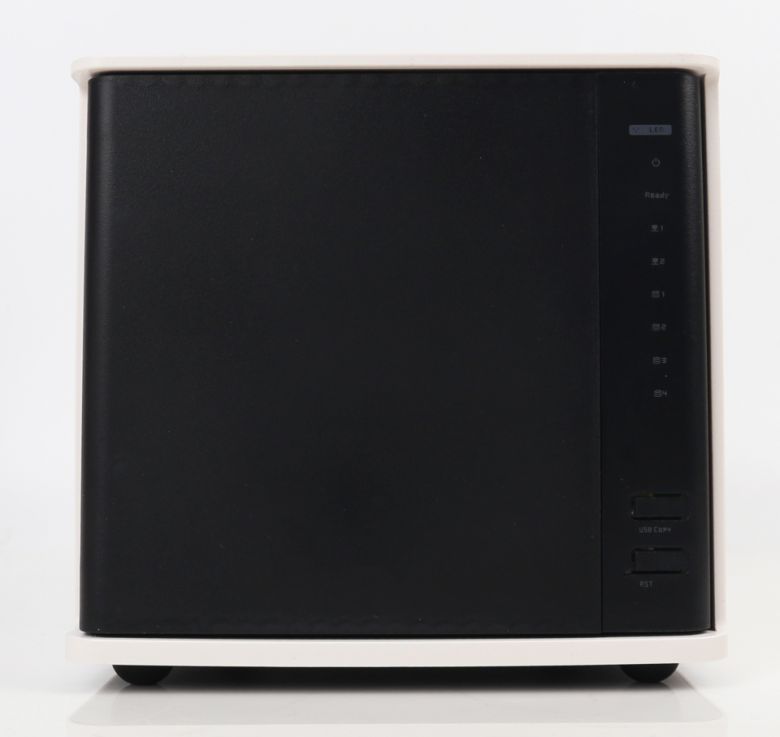 정면 측면에는 상태 LED가 있다.