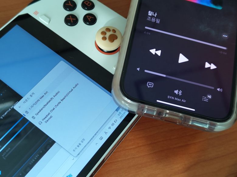 주목할 점은 블루투스와 2.4GHz 무선 연결을 동시에 할 수 있다는 것이다.