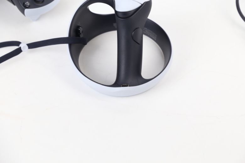 충전은 USB Type-C 단자를 통해 진행된다.