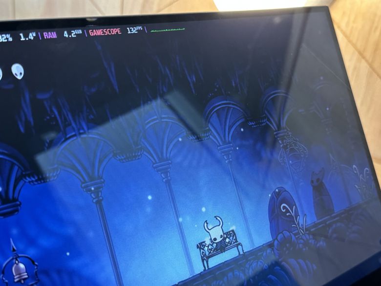 유명 인디게임 ‘할로우 나이트’의 경우 130~140프레임으로 아주 쾌적한 플레이가 가능했다.