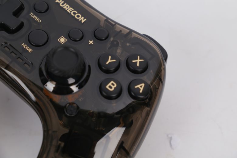 퓨어콘은 기본적으로 닌텐도 스위치에 특화된 게임패드다.