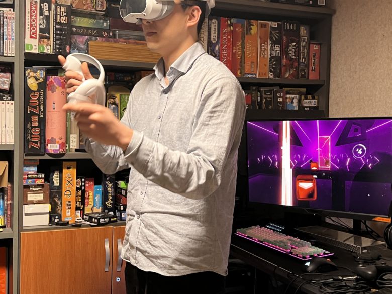 인기 VR 리듬 게임인 ‘비트세이버’를 무선으로 즐겨봤다.