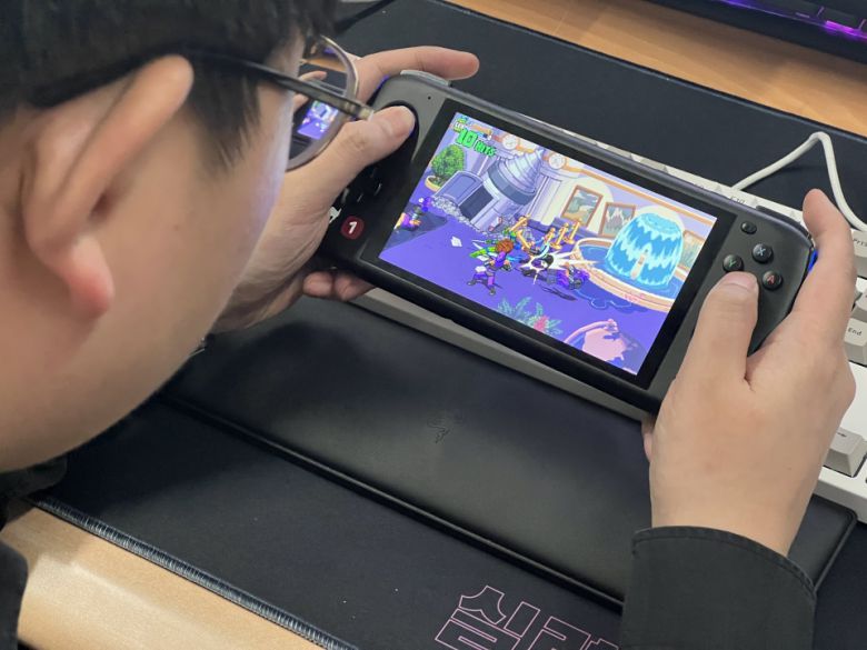 구글 플레이 스토어에서 ‘닌자 거북이: 슈레더의 복수’를 설치해 실행해봤다.