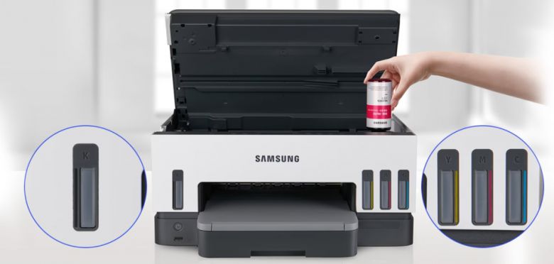 정품 무한잉크 제품과 정품 잉크통을 사용하면 매우 손쉽게 잉크를 채워 넣을 수 있다.