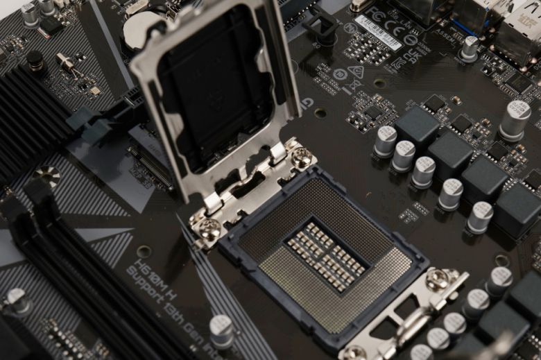 사용된 칩셋은 H610이다.