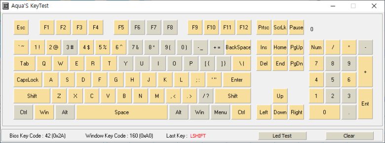 다양한 키를 동시에 입력해도 충돌 없이 입력되는 ‘안티 고스팅’을 지원하는 키보드이기 때문에 게임 플레이용으로 큰 부족함이 없다.