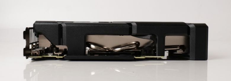 히트파이프 레이아웃을 통해 강력한 쿨링 성능을 제공한다.