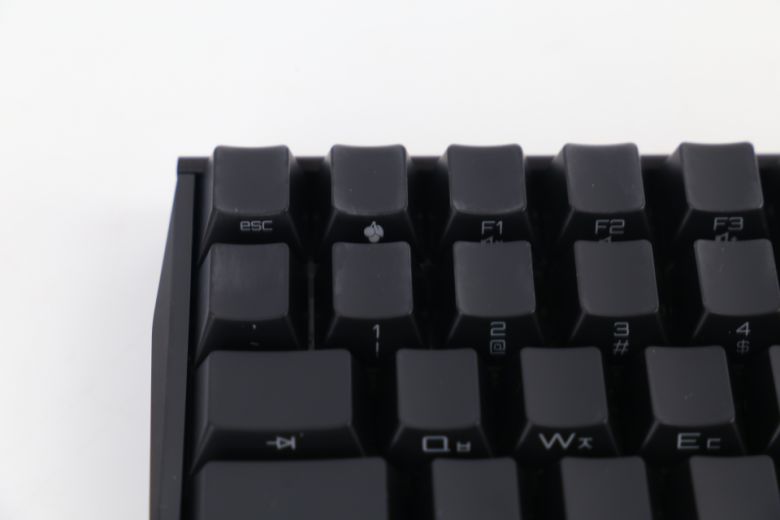 기존 체리 키보드에서는 ‘체리 키’가 Esc와 F1 사이에 물리 키로 존재했다.