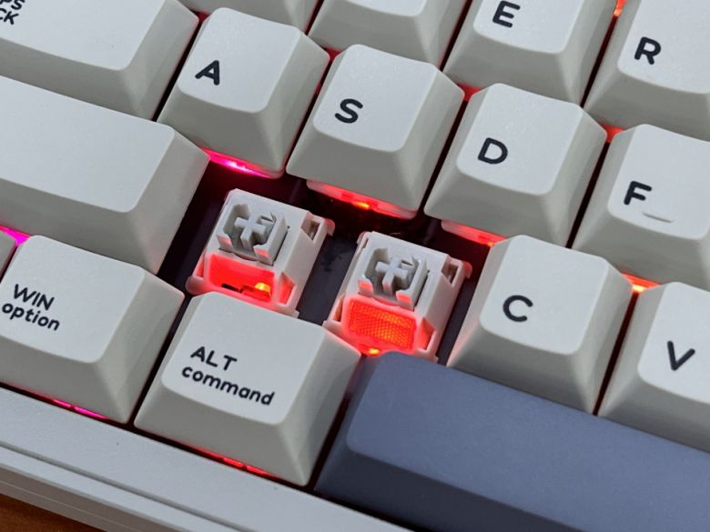 RGB LED의 확산 효과를 선호한다면, 동봉된 라이트 디퓨저를 스위치에 장착해 조명 효과를 극대화할 수 있다.