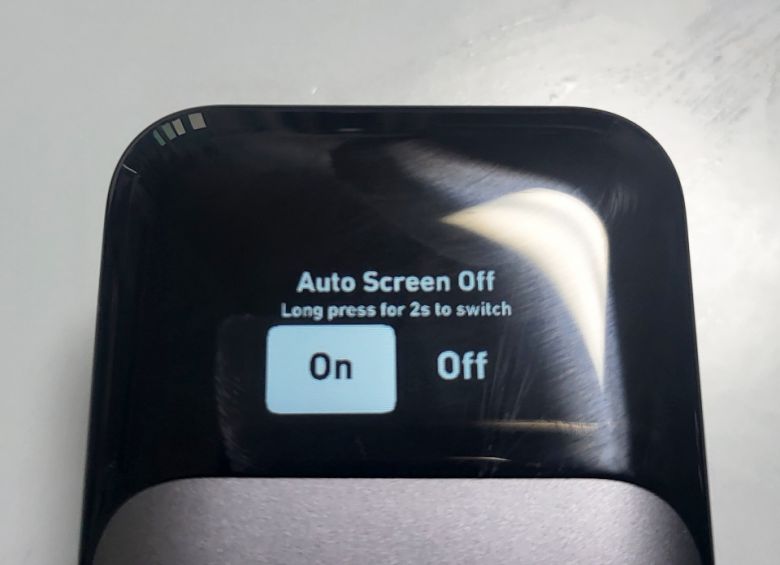 디스플레이를 상시 켜둘 수도 있다. 하지만 배터리 소모가 그만큼 빠르기 때문에 추천하지 않는다.