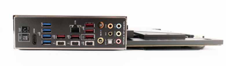 일체형으로 장착된 I/O 실드를 갖췄으며, 최신 Wi-Fi 7도 지원한다.